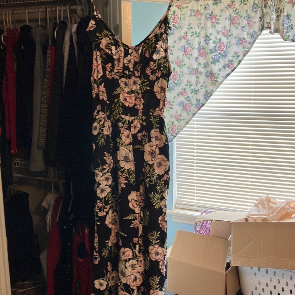 Juniors floral romper. M